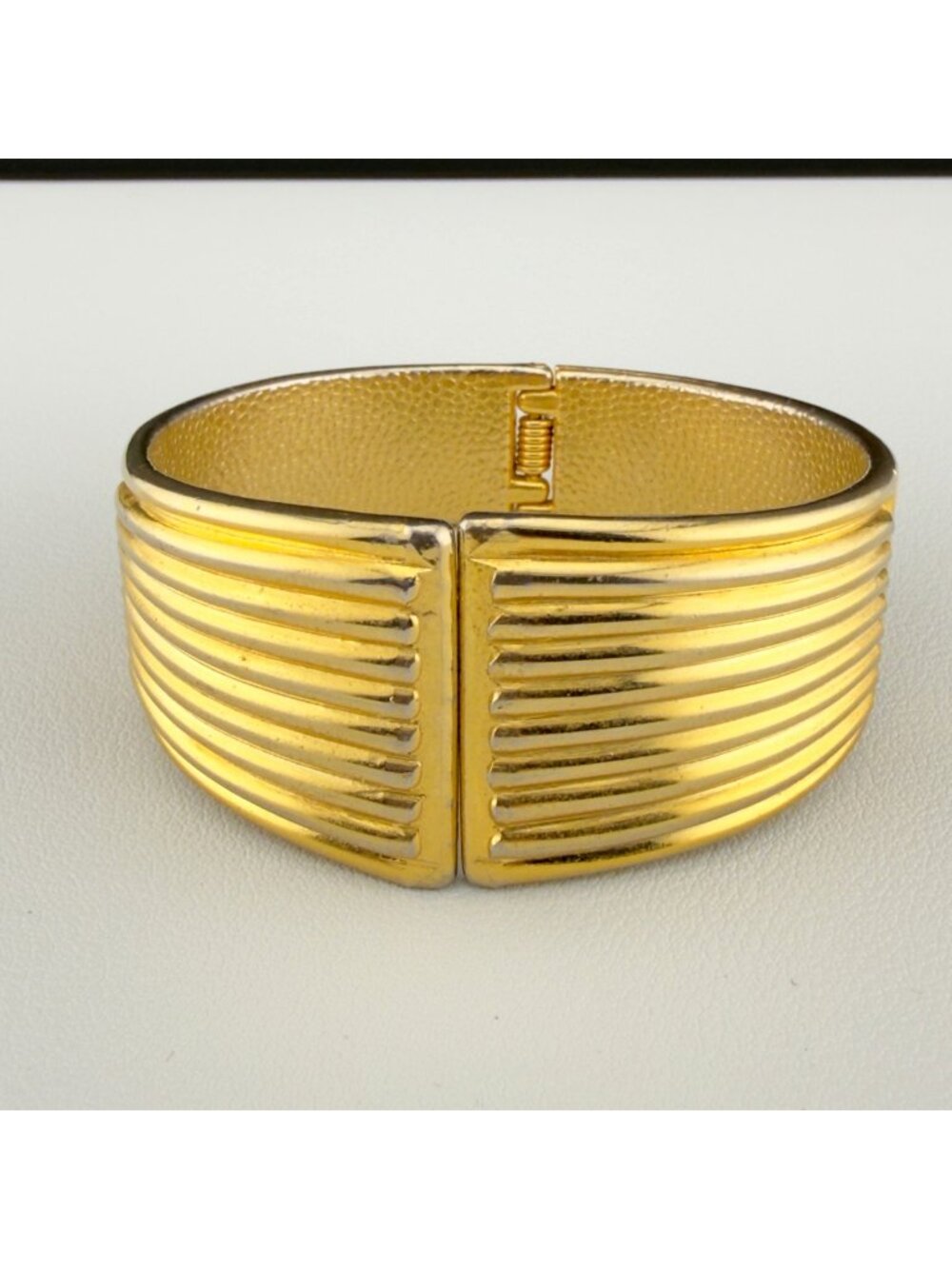 Vintage Gold Tone Wide Clamper Hinged Bangle Bracelet Ribbed